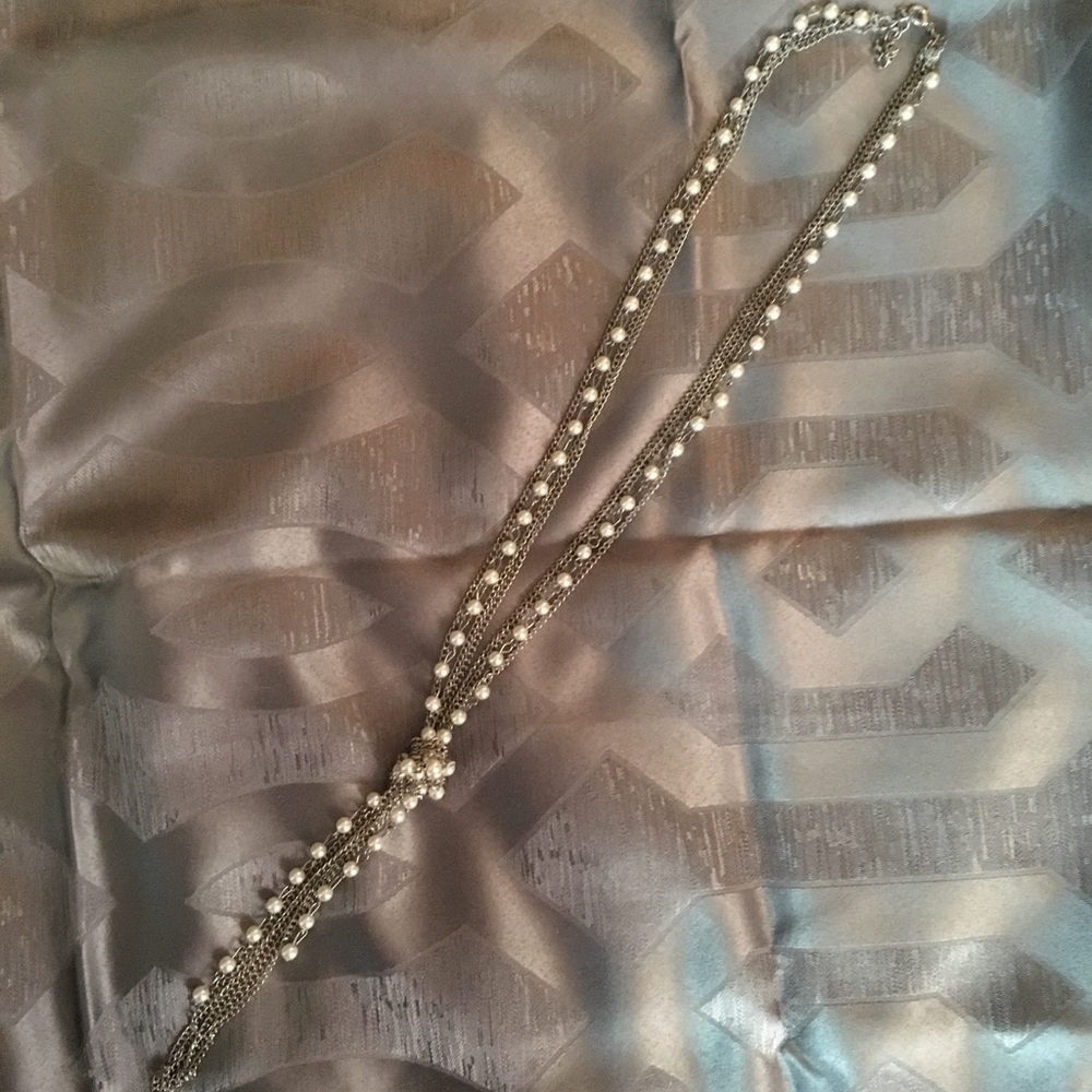 Silver and faux pearl necklace